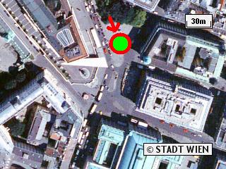 Luftaufnahme vom Treffpunkt Albertinaplatz. Der grüne Kreis mit roter Umrandung in der Mitte markiert den Treffpunkt für unsere Stadtspaziergänge
