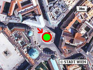 Luftaufnahme vom Treffpunkt Michaelerplatz. Der grüne Kreis mit roter Umrandung in der Mitte markiert den Treffpunkt für unsere Stadtspaziergänge