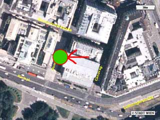 Luftaufnahme vom Treffpunkt Musikverein. Der grüne Kreis mit roter Umrandung in der Mitte markiert den Treffpunkt für unsere Stadtspaziergänge
